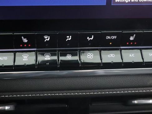 Used 2024 Chevrolet Colorado LT w/ LT Convenience Package II image 4