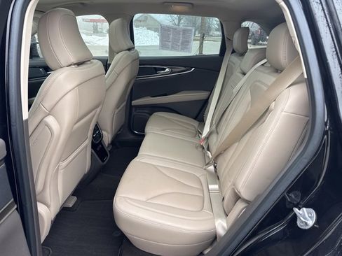 Used 2022 Lincoln Nautilus Reserve image 10