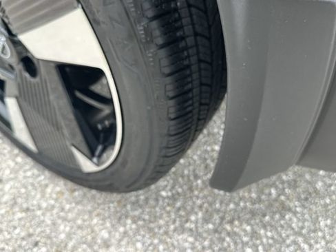 Certified 2025 Nissan Kicks SR FWD image 11