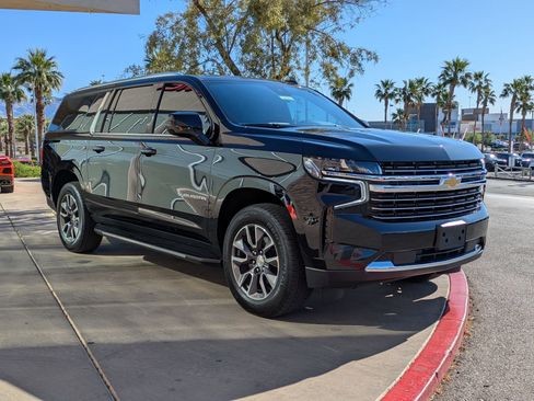 Used 2024 Chevrolet Suburban LT image 7