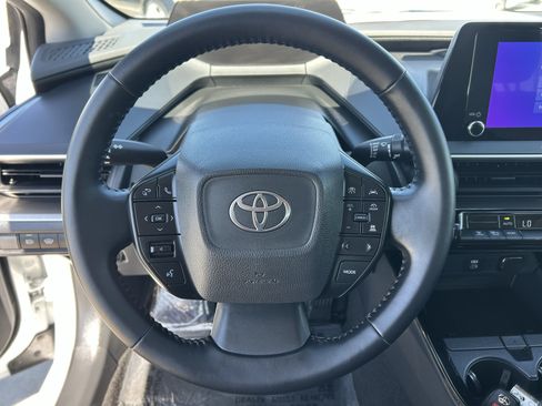 Certified 2025 Toyota Prius LE FWD image 25
