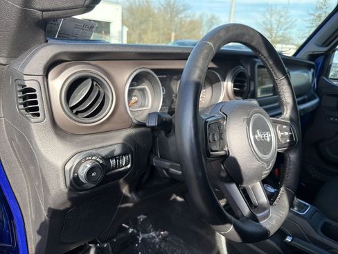 Used 2018 Jeep Wrangler Sport image 19