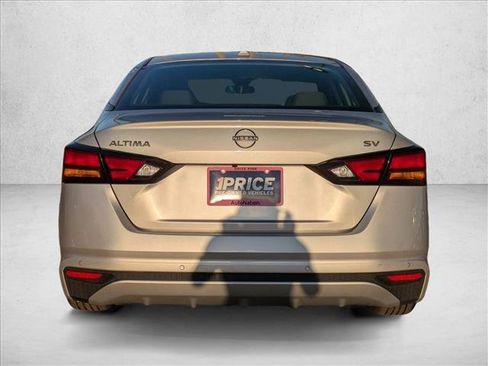 Used 2024 Nissan Altima 2.5 SV image 7