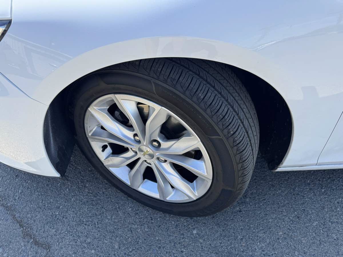 Used 2020 Chevrolet Malibu LT FWD image 35