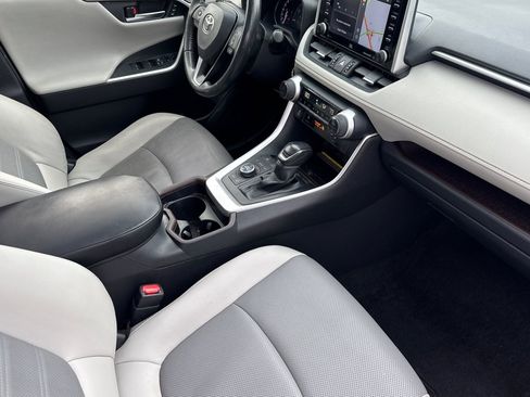 Used 2020 Toyota RAV4 Limited image 19