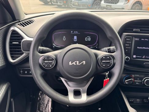 Used 2023 Kia Soul LX w/ Option Group 015 FWD image 21