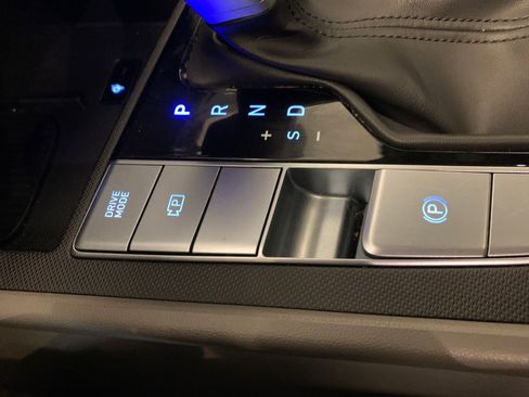 Used 2025 Hyundai Elantra SEL image 36