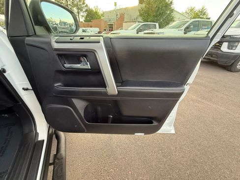 Used 2024 Toyota 4Runner SR5 Premium w/ Moonroof Package AWD/4WD image 40