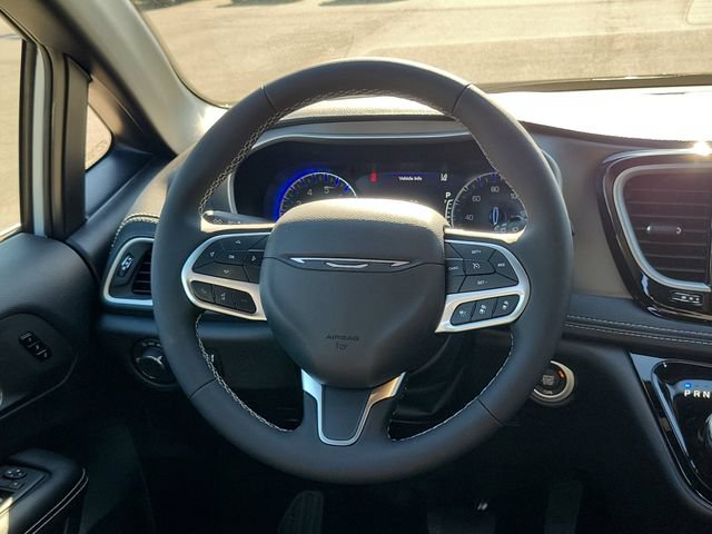 New 2027 Chrysler Pacifica Select FWD image 30
