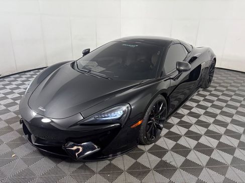 Used 2018 McLaren 570S Spider image 3