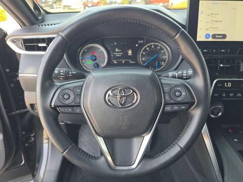 Used 2024 Toyota Venza XLE AWD/4WD image 24