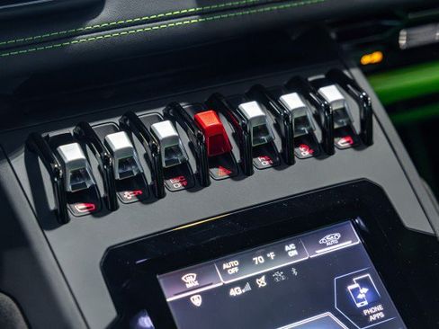 Used 2022 Lamborghini Huracan EVO RWD image 40