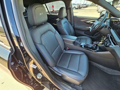 Used 2025 Buick Envista Sport Touring FWD image 31
