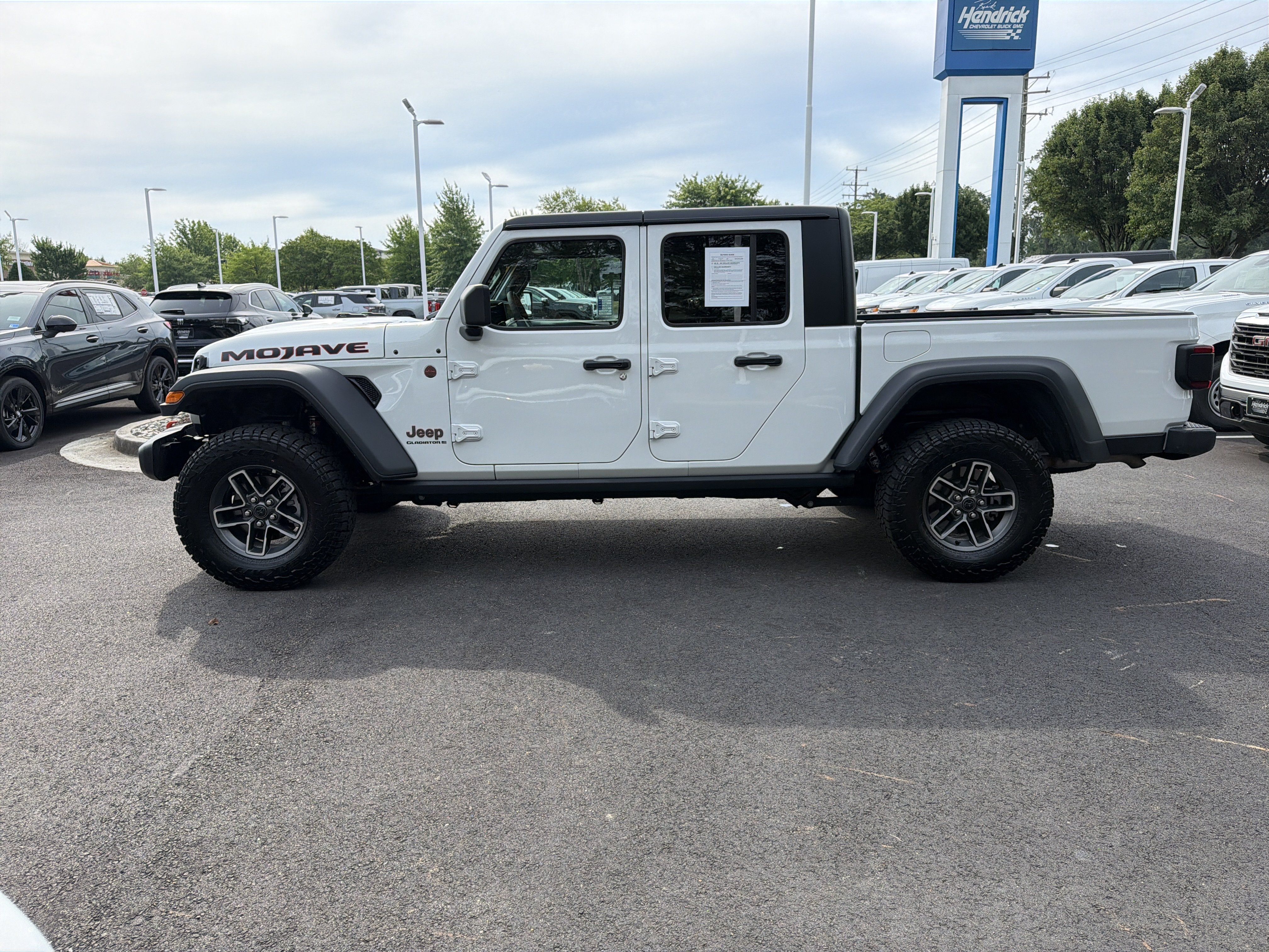 Used 2026 Jeep Gladiator Mojave AWD/4WD image 7