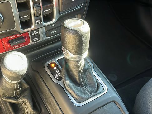 Used 2024 Jeep Wrangler Unlimited Rubicon image 15