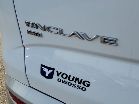 Used 2023 Buick Enclave Essence image 32