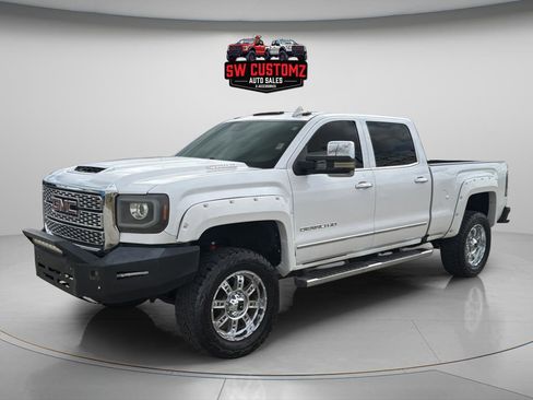 Used 2019 GMC Sierra 2500 Denali w/ Duramax Plus Package AWD/4WD image 3