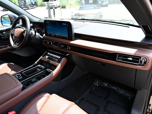 Used 2026 Lincoln Aviator Reserve AWD/4WD image 56