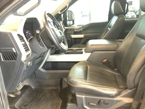 Used 2022 Ford F250 Lariat w/ Black Appearance Package AWD/4WD image 13