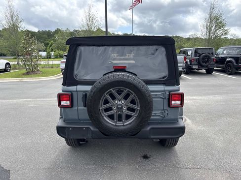 Used 2024 Jeep Wrangler Unlimited Sport AWD/4WD image 4