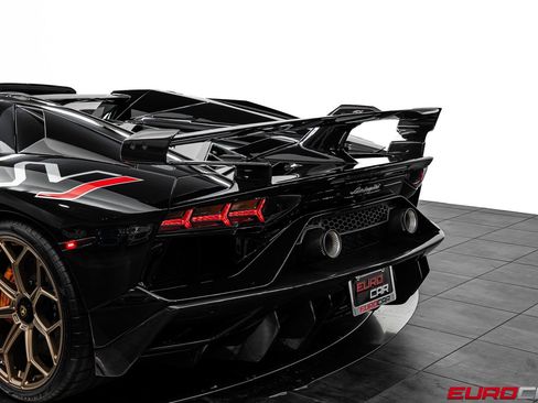 Used 2021 Lamborghini Aventador SVJ AWD/4WD image 24