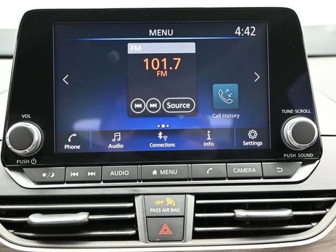 Used 2024 Nissan Altima 2.5 SV AWD/4WD image 28