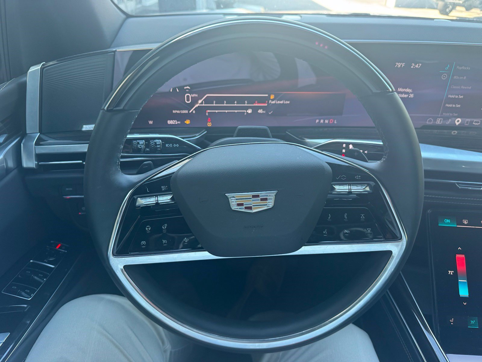Certified 2025 Cadillac Escalade Luxury RWD image 13