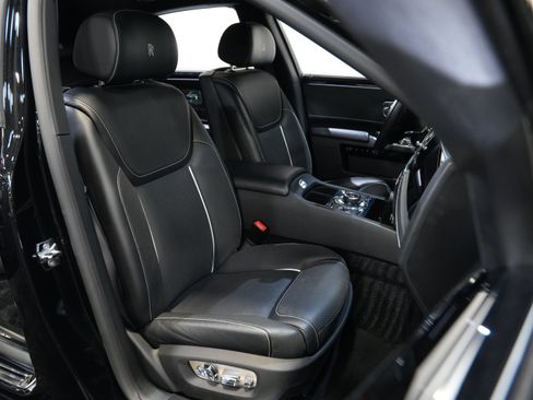 Used 2020 Rolls-Royce Ghost RWD image 40