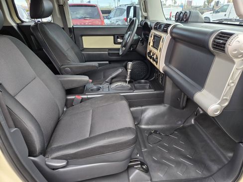 Used 2008 Toyota FJ Cruiser 2WD image 12