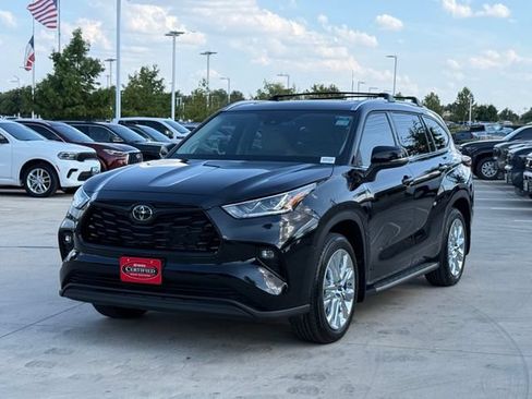 Used 2025 Toyota Highlander Limited AWD/4WD image 9