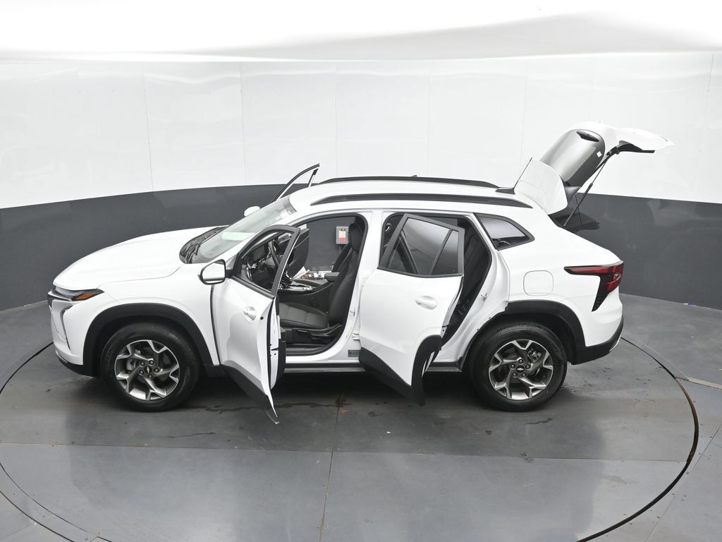 Used 2025 Chevrolet Trax LT w/ LT Convenience Package FWD image 52