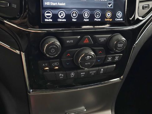Used 2021 Jeep Grand Cherokee Limited w/ Premium Lighting Group AWD/4WD image 28