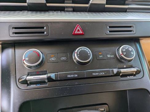 Used 2023 Kia Carnival LX image 13