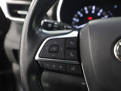 Used 2021 Toyota Highlander XLE image 27