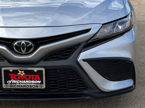 Used 2024 Toyota Camry SE image 8