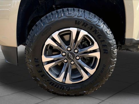 Used 2022 Chevrolet Colorado Z71 AWD/4WD image 11