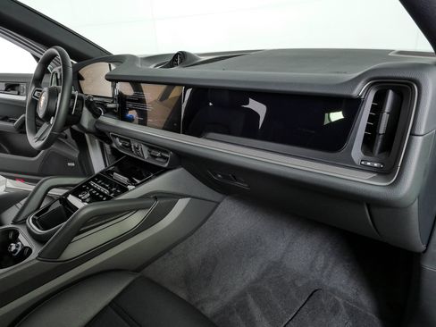 New 2026 Porsche Cayenne Coupe AWD/4WD image 26
