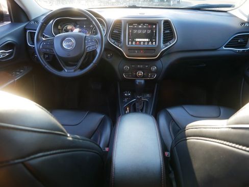 Used 2019 Jeep Cherokee Trailhawk image 17