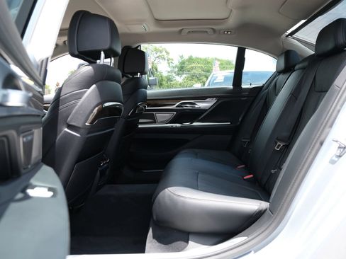 Used 2016 BMW 740i RWD image 12