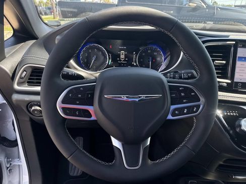 New 2026 Chrysler Pacifica Select FWD image 21