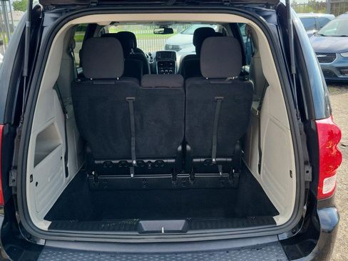 Used 2019 Dodge Grand Caravan SE w/ UConnect Hands-Free Group FWD image 10