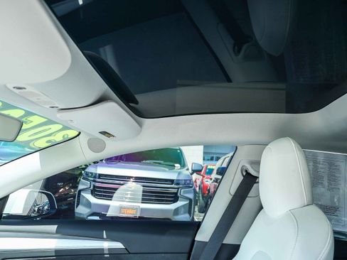 Used 2022 Tesla Model 3 Performance image 7