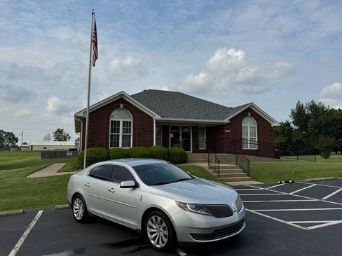 Used 2014 Lincoln MKS FWD image 12