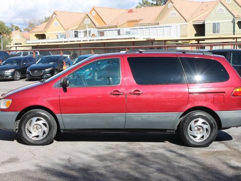 Used 1998 Toyota Sienna LE image 4