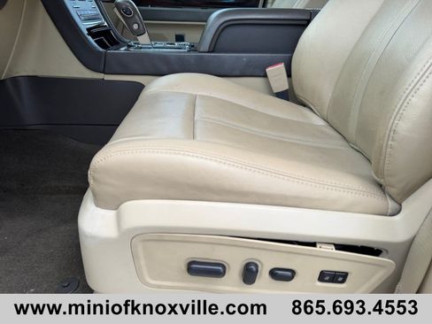 Used 2017 Lincoln Navigator Reserve AWD/4WD image 11