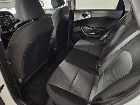 Used 2025 Kia Soul LX w/ LX Technology Package FWD image 25