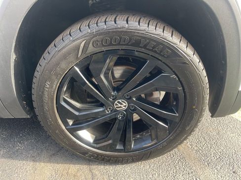 Used 2021 Volkswagen Atlas SE image 29