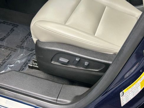 Used 2019 Cadillac XT4 Luxury image 16