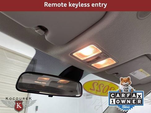 Used 2022 Hyundai Venue SEL image 19