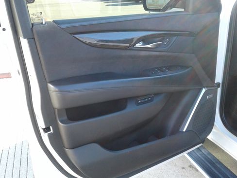 Used 2016 Cadillac Escalade Platinum image 19